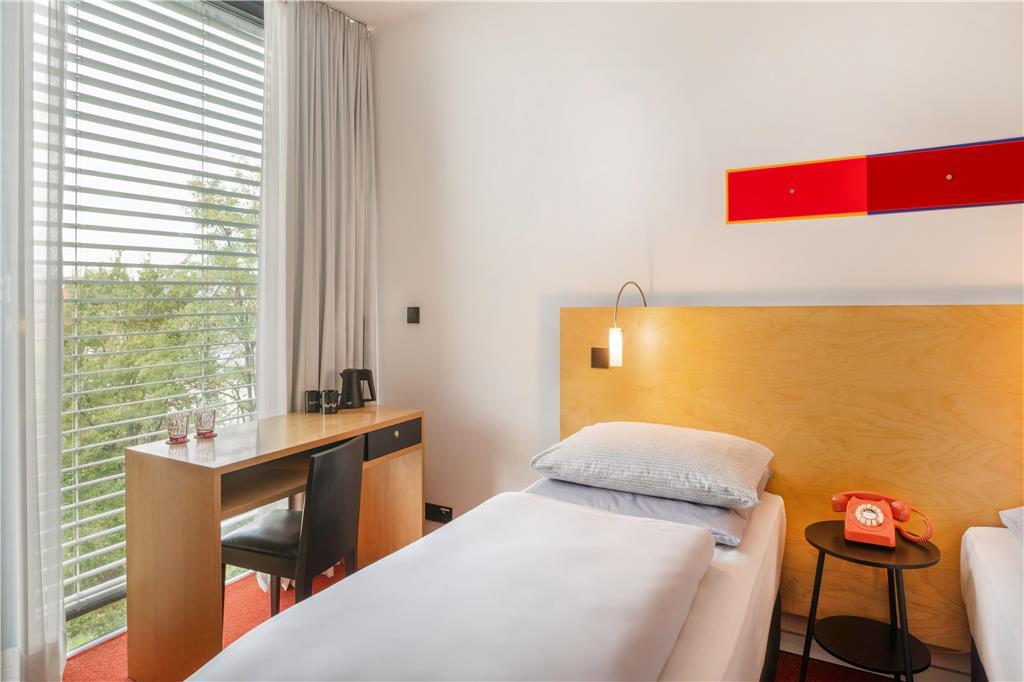 Innside By Melia Duesseldorf Seestern الغرفة الصورة